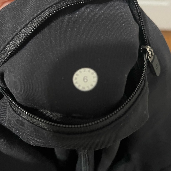 Black Lululemon Leggings with side pockets and back zipper - Picture 4 of 4